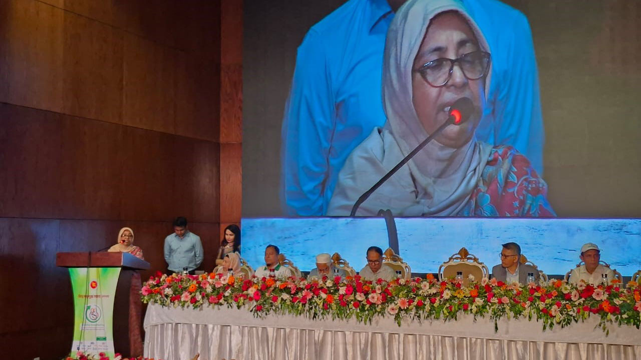 সব প্রতিষ্ঠানে ডে-কেয়ার সেন্টার স্থাপনের নির্দেশ স্বাস্থ্য উপদেষ্টার