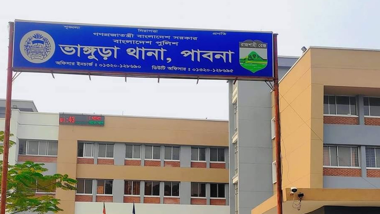 পাবনায় সড়কের ওপর থেকে দুই নারীর মরদেহ উদ্ধার