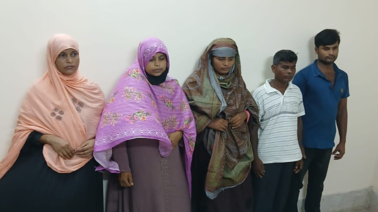 মাকে নির্যাতনের ভিডিও ভাইরাল, ছেলে-পুত্রবধূসহ আটক ৫
