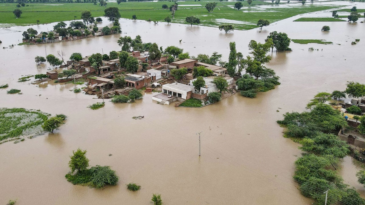 পাকিস্তানের পাঞ্জাবে ভয়াবহ বন্যা, প্রাণহানি ১৫