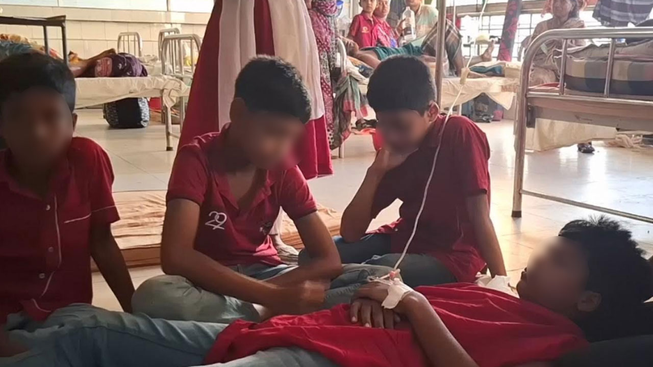 ফুটবল খেলা নিয়ে পঞ্চম শ্রেণির দুই ছাত্রকে হাতুড়িপেটা, হাসপাতালে ভর্তি