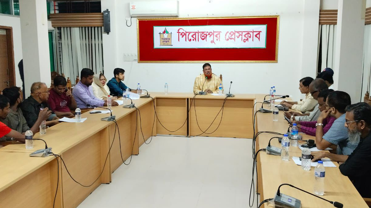 এনসিপির ব্যানারে সাবেক ছাত্রদল নেতার বাবার ছবি, প্রতিবাদে সংবাদ সম্মেলন