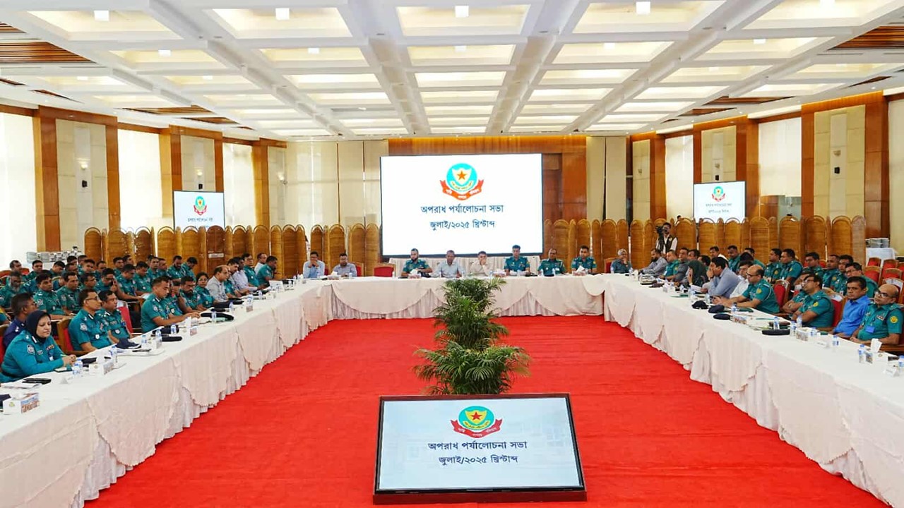 রাজনৈতিক মতাদর্শ নয়, নিরপেক্ষ থেকে নির্বাচনী প্রস্তুতির নির্দেশ