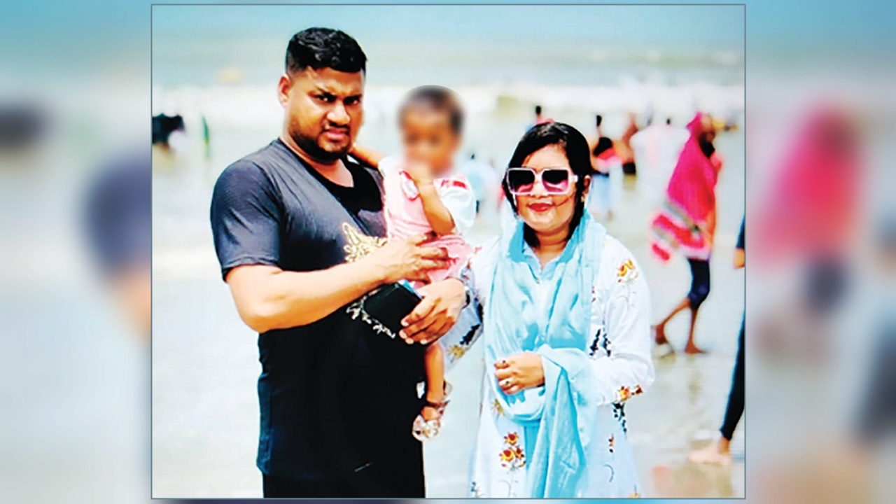 প্রবাসী স্বামীকে ভিডিও কলে রেখে গলায় ফাঁস দিলেন গৃহবধূ