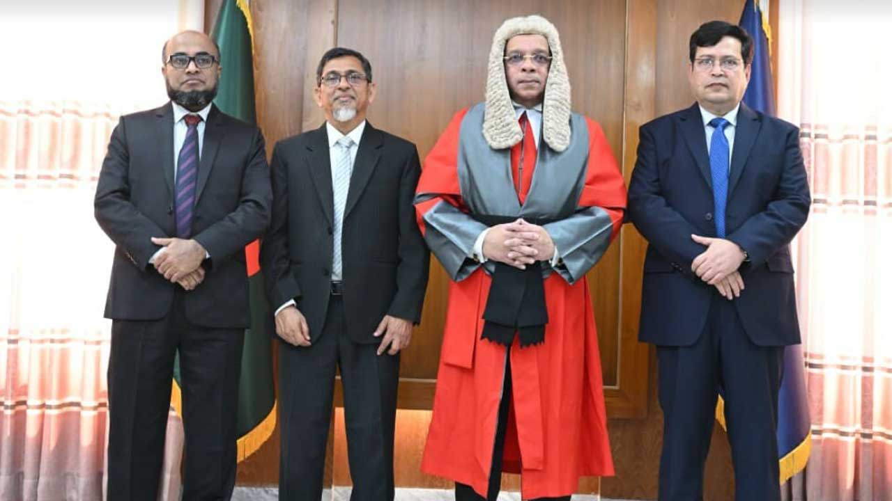 পিএসসির নতুন তিন সদস্যকে শপথ পড়ালেন প্রধান বিচারপতি