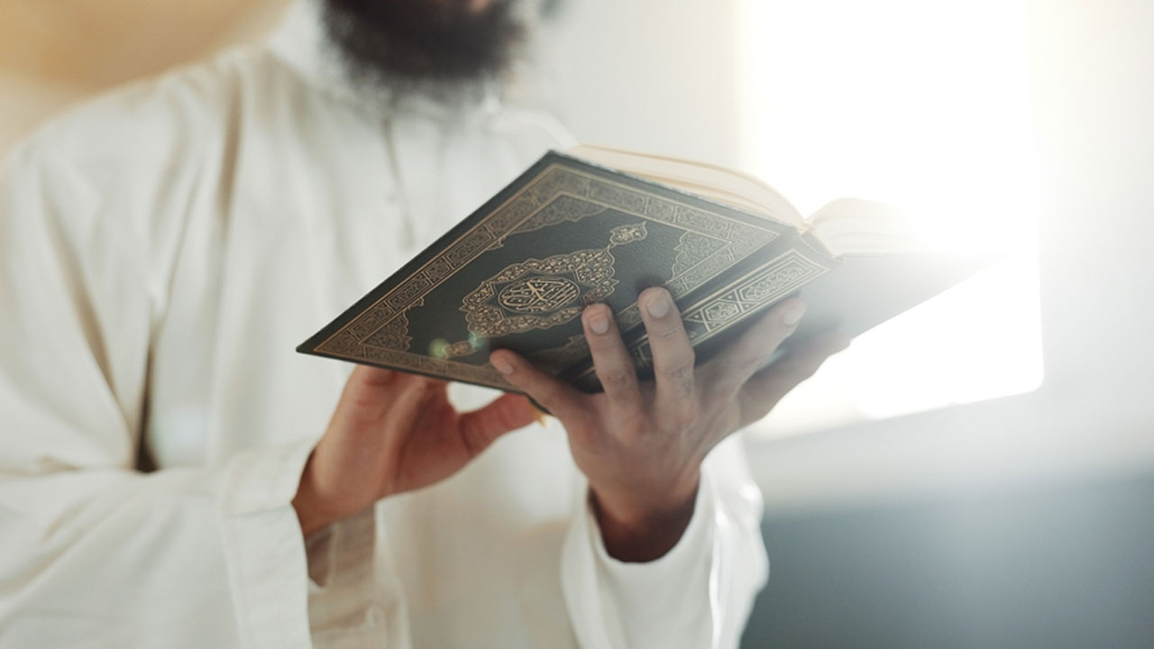 সূরা ওয়াকিয়ার বাংলা উচ্চারণ ও অর্থ