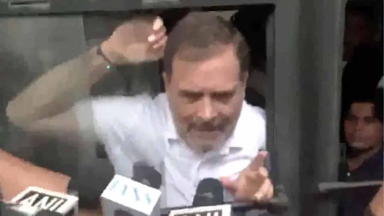 আমরা কথা বলতে পারি না, এটাই সত্য: আটকের পর রাহুল গান্ধী