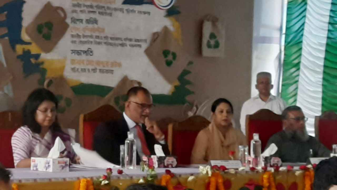 পলিথিন ব্যাগের বিষয়ে আর কোনো ছাড় নয় : পরিবেশ উপদেষ্টা