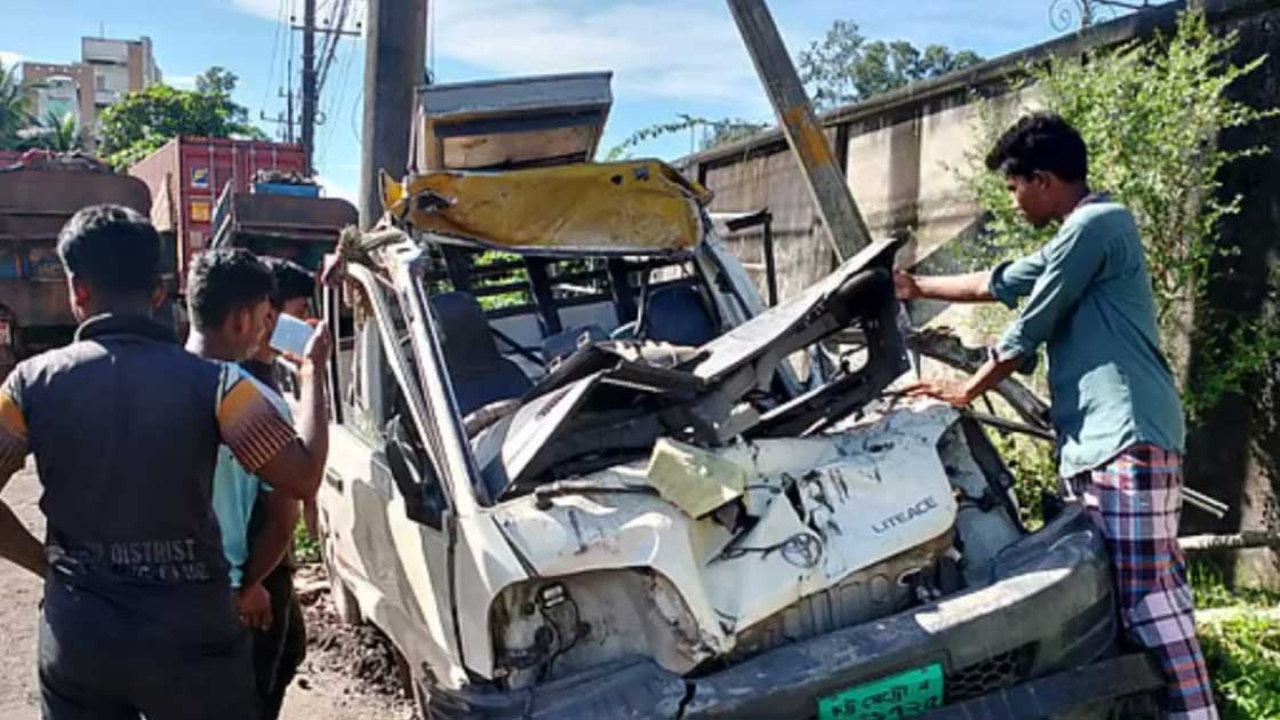 চট্টগ্রামে পিকআপ-কাভার্ড ভ্যান সংঘর্ষে নিহত বেড়ে ৫