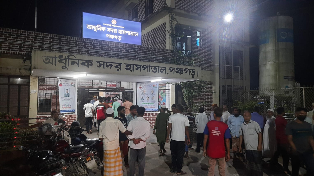 পঞ্চগড়ে ডিবি পুলিশের গাড়ির ধাক্কায় শিশুসহ নিহত ২