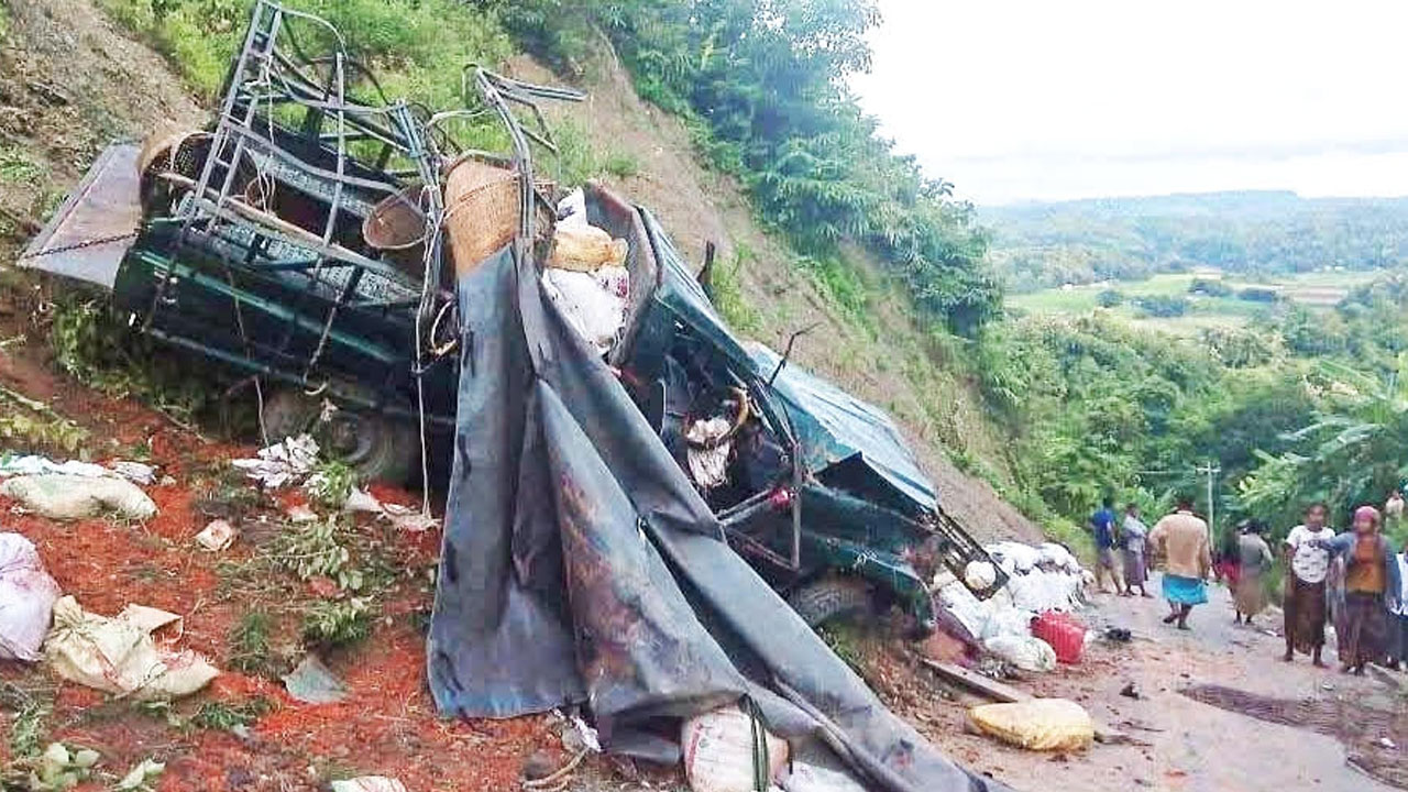 বান্দরবানে জিপ উল্টে এক নারী নিহত