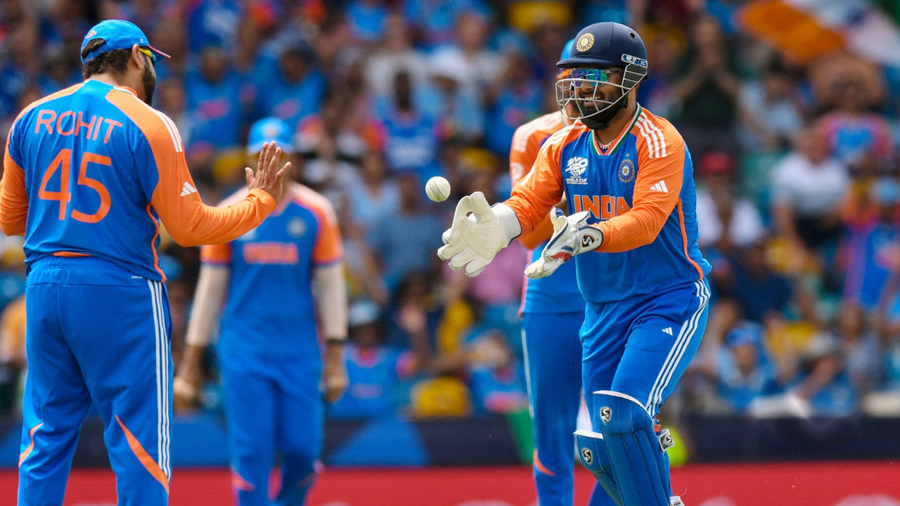 ‘কী বলিস, অবসর নিয়ে ফেলব?’, পান্তকে রোহিতের প্রশ্ন