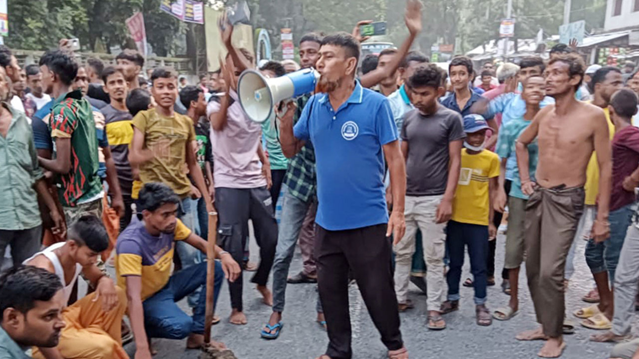 চোর সন্দেহে দুইজনকে পিটিয়ে হত্যা, মহাসড়কে মরদেহ রেখে বিক্ষোভ