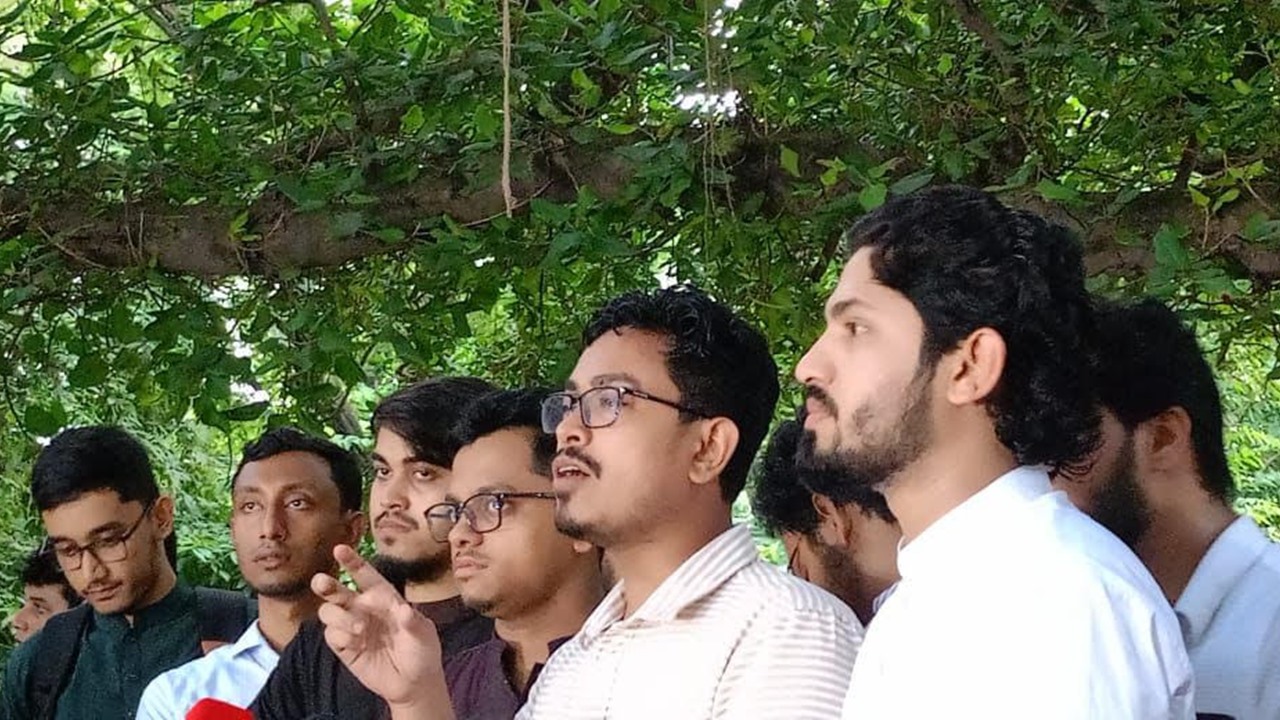 বিজয়ী হলে কালচারাল ফ্যাসিবাদের কবর রচনা করব : সাদিক কায়েম