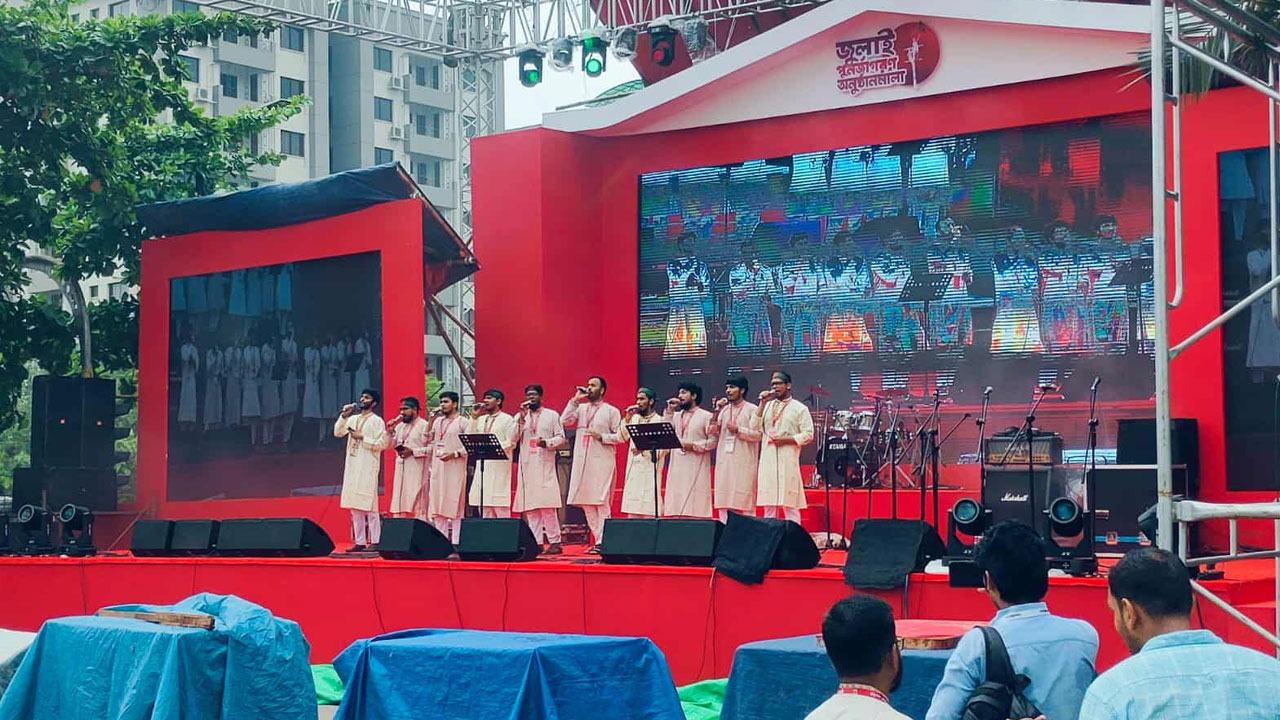 সাইমুমের পরিবেশনার মধ্য দিয়ে শুরু ‘জুলাই পুনর্জাগরণ’ অনুষ্ঠান