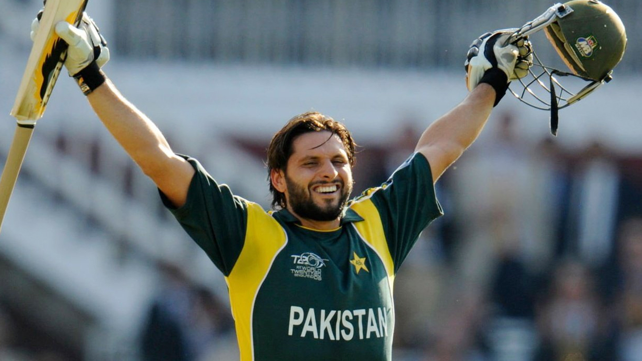 বেসামরিক পুরস্কার ‘হিলাল-ই-ইমতিয়াজ’ পাচ্ছেন শহীদ আফ্রিদি