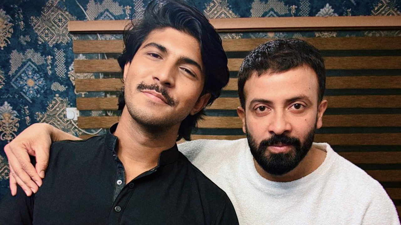 শাকিব খানের পাশে দাঁড়িয়ে গর্বিত তৌসিফ!