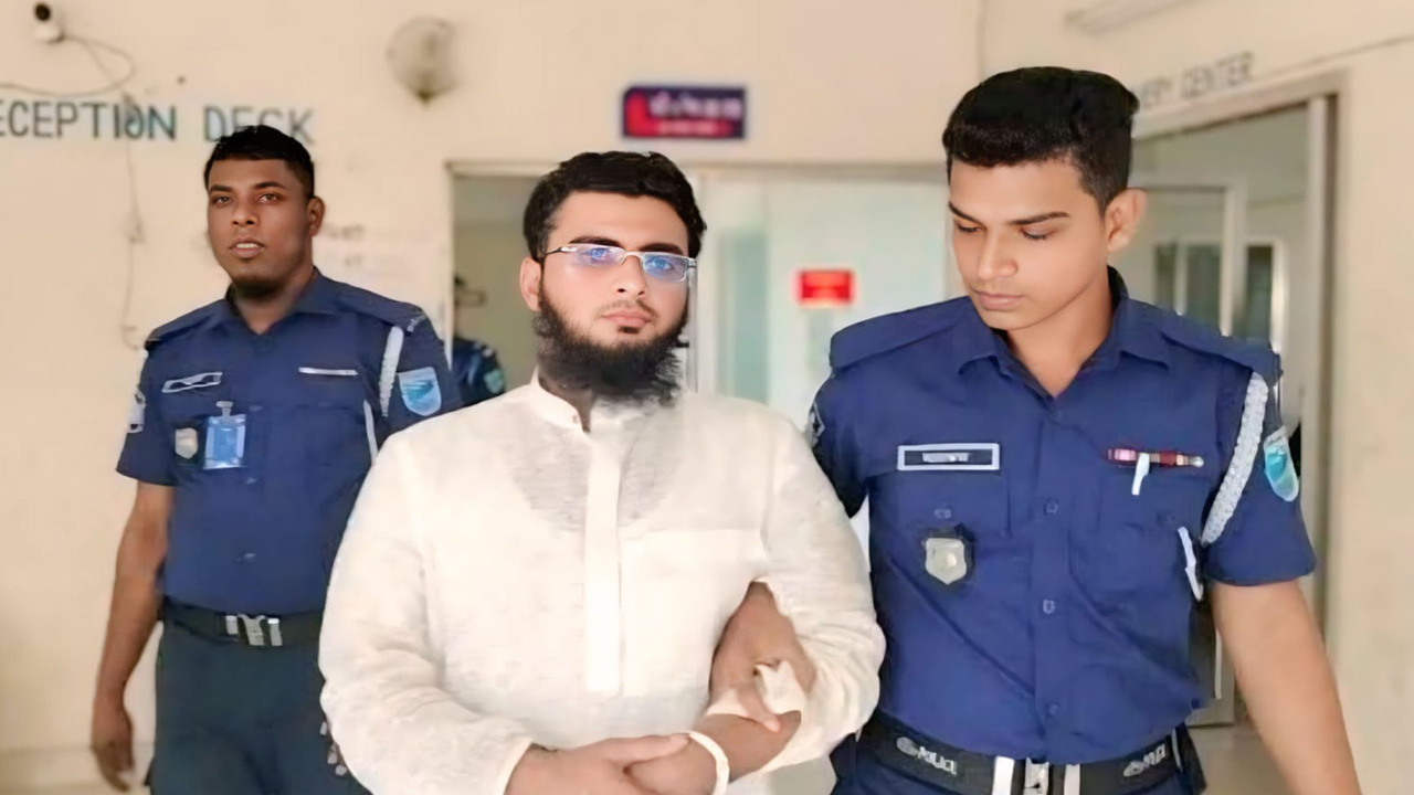 শয়নকক্ষে ডেকে নিয়ে ছাত্রীকে ধর্ষণ চেষ্টা, মাদরাসা শিক্ষক কারাগারে