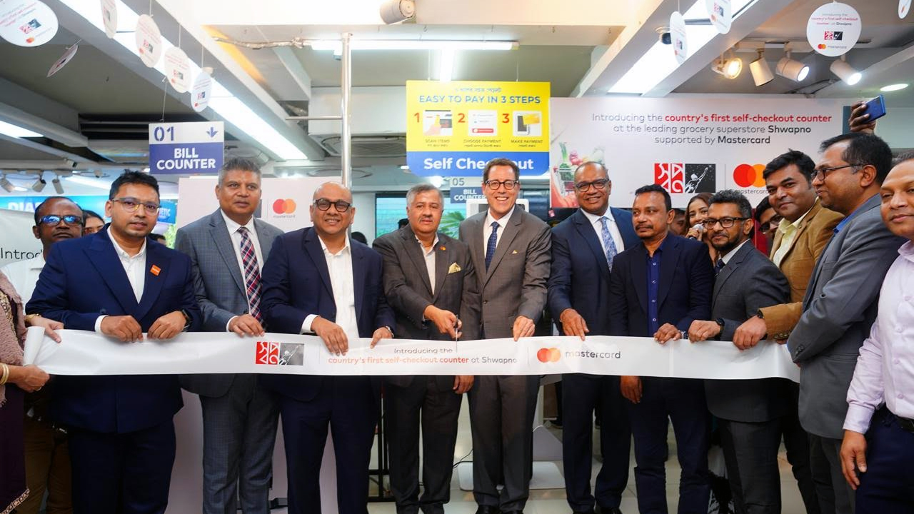 প্রথমবারের মতো সেলফ-চেকআউট কাউন্টার চালু করলো স্বপ্ন