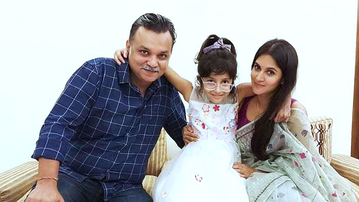 হঠাৎ মিথিলাকন্যা আইরাকে নিয়ে আবেগঘন স্ট্যাটাস সৃজিতের