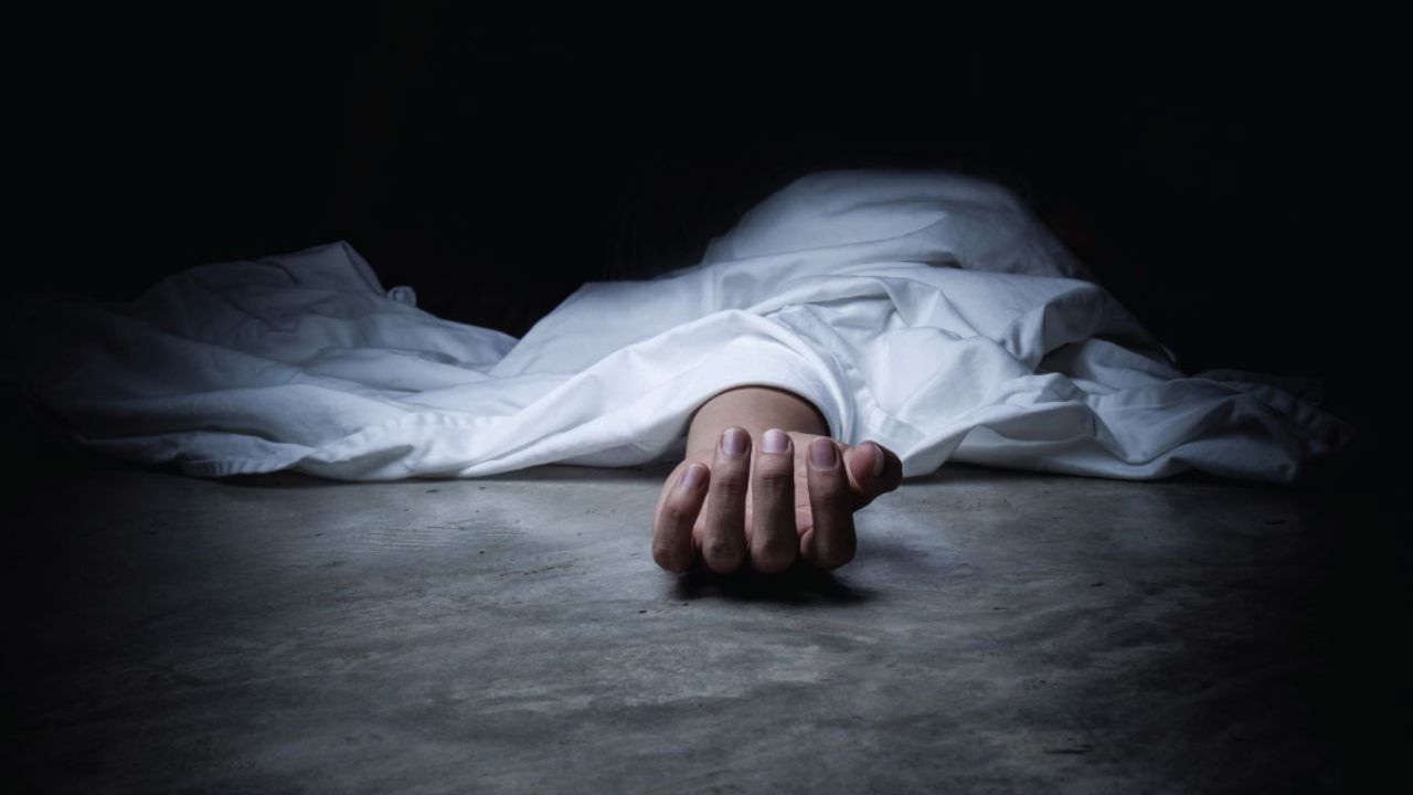 রাজধানীতে ফ্যানের সঙ্গে গৃহকর্মীর ঝুলন্ত মরদেহ উদ্ধার
