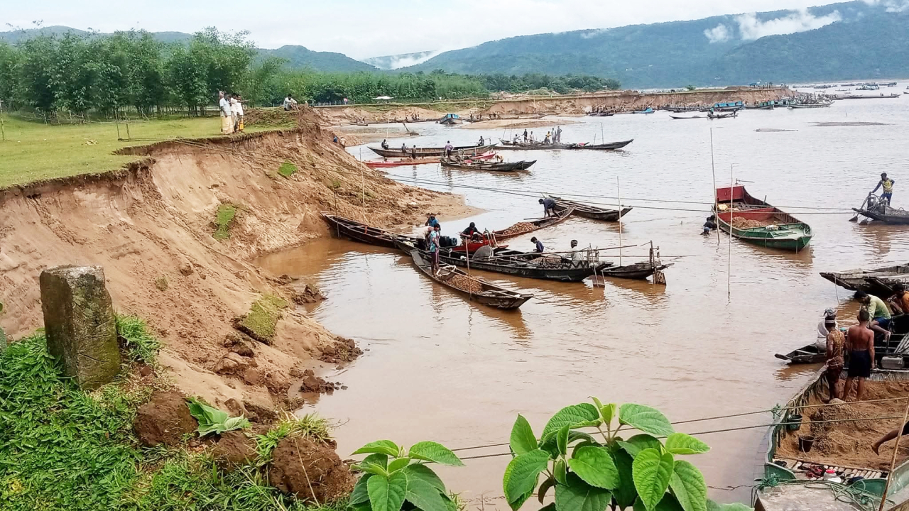 সিলেটে সাদা পাথর লুটের ঘটনার পর এবার সুনামগঞ্জে সতর্কবার্তা