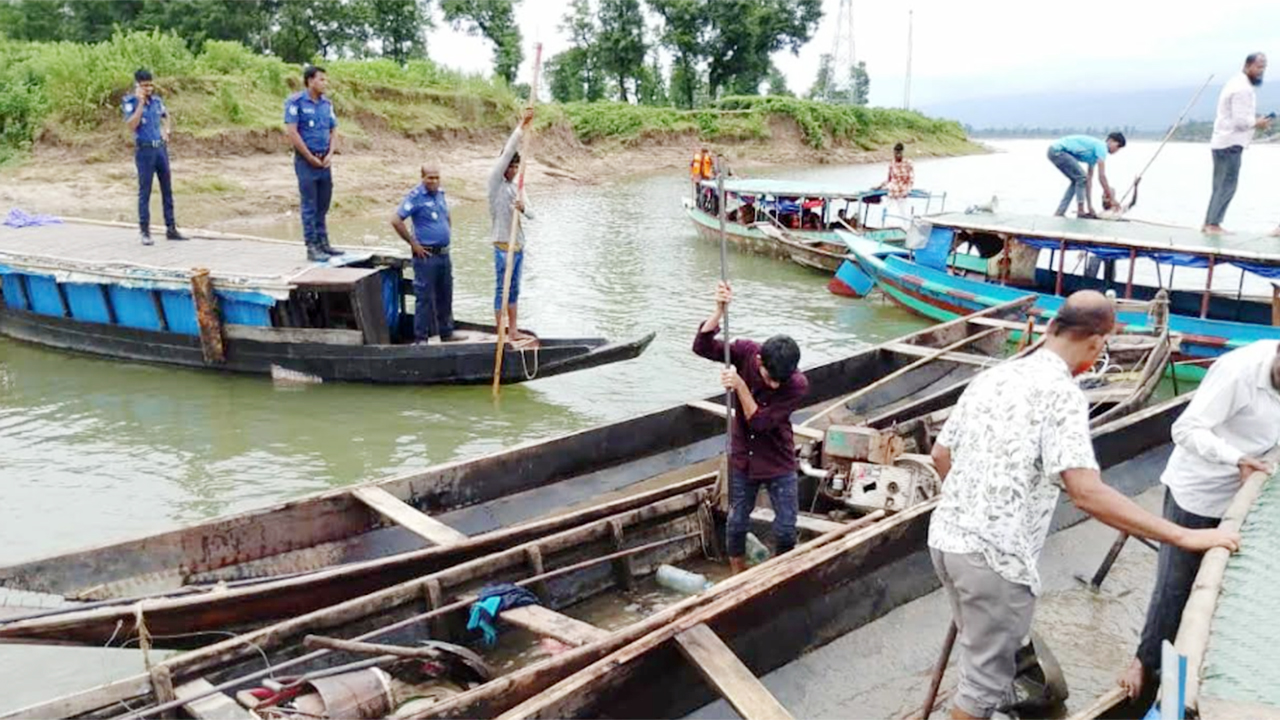 জাফলংয়ে টাস্কফোর্সের অভিযান: ২০ নৌকা ডুবিয়ে দিয়ে ৩ জনকে কারাদণ্ড