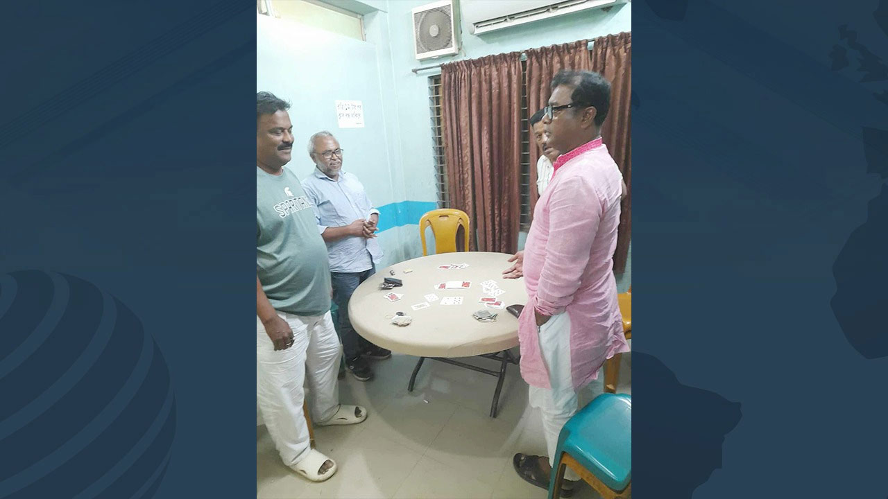 রাতে জুয়া-মাদকের আসর থেকে বিএনপি নেতাসহ আটক ৩৪, পরদিন জামিন