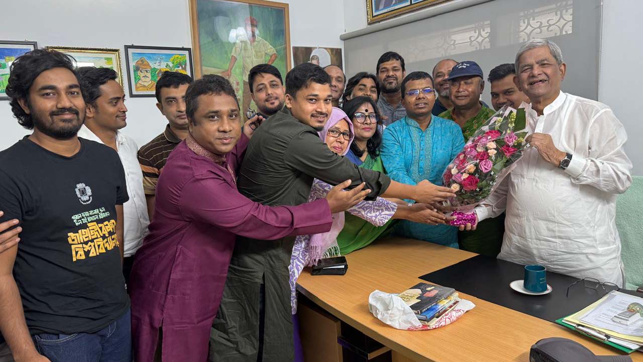 বিএনপি মহাসচিব মির্জা ফখরুলের সঙ্গে ঠাকুরগাঁও সাংবাদিক ফোরামের মতবিনিময়