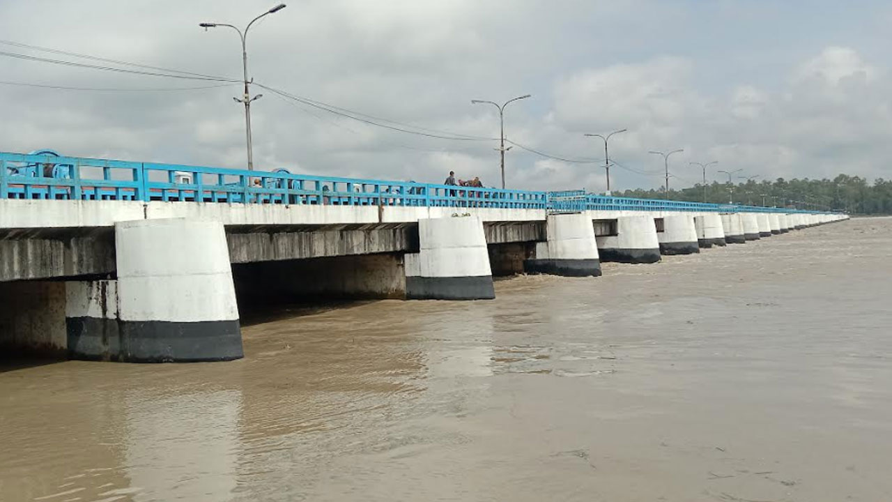 তিস্তার পানি কমলেও ভোগান্তি কমেনি মানুষের