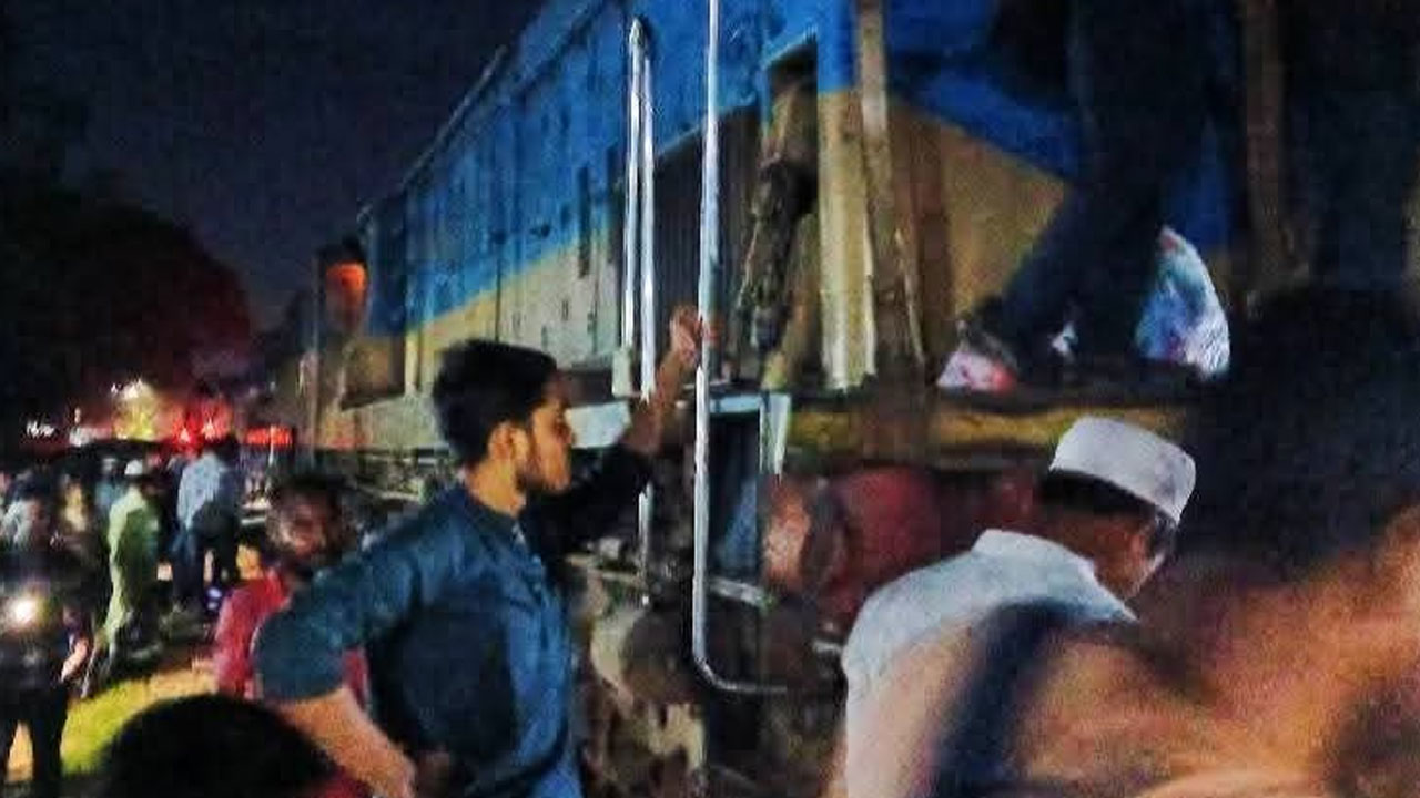 গাজীপুরে ট্রেনের কোচ লাইনচ্যুত, ঢাকা-ময়মনসিংহ রেলযোগাযোগ বন্ধ