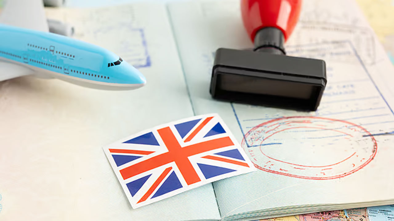 পাঁচ কর্মদিবসে মিলবে যুক্তরাজ্যের ভিসা, গুনতে হবে অতিরিক্ত ৫০০ পাউন্ড ফি