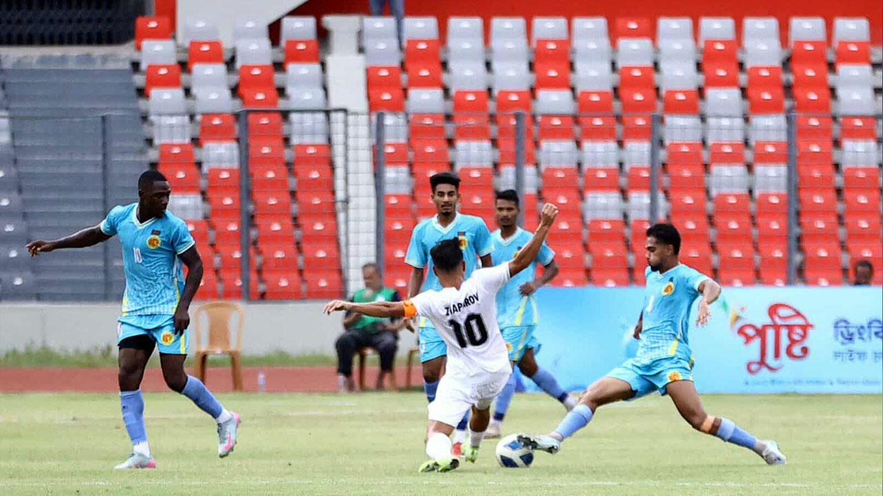 ক্রসেই ‘সর্বনাশ’ আবাহনীর