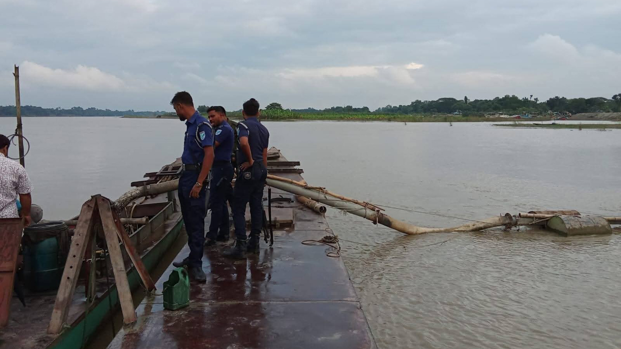 গড়াই নদী থেকে অবৈধভাবে বালু উত্তোলন, দুইজনের কারাদণ্ড