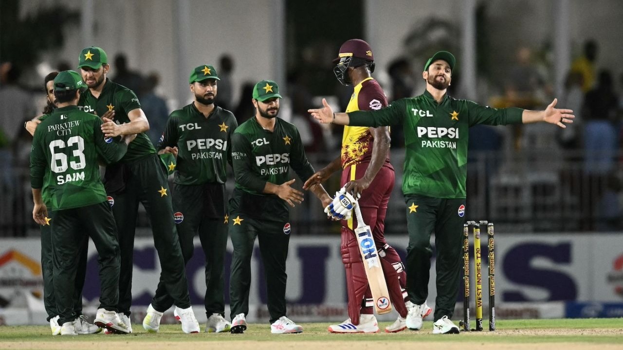 বাজে পারফরম্যান্সের জন্য ক্রিকেটারদের ‘শাস্তি’ দিতে যাচ্ছে পাকিস্তান