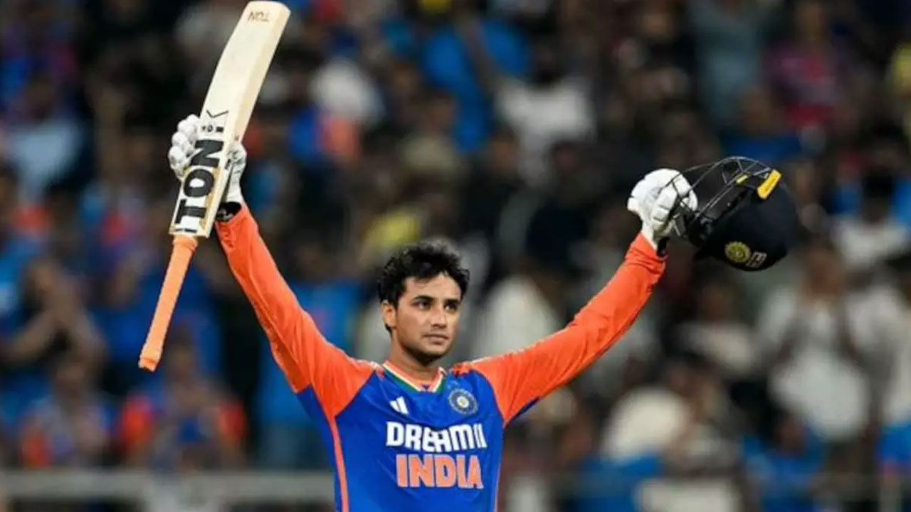 ভারতের প্রথম ব্যাটার হিসেবে এক বছরে ১০০ ছক্কার রেকর্ড