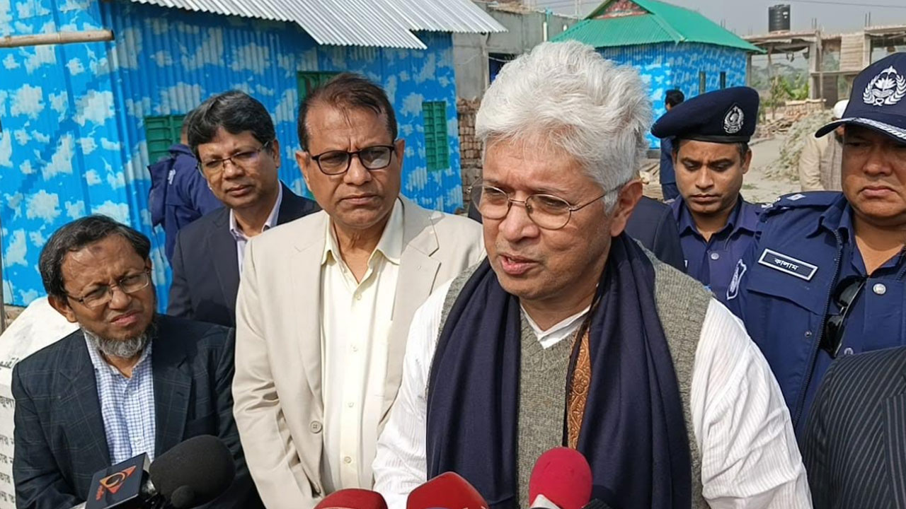 নির্বাচনে দেশপ্রেমিকরা সহযোগিতা করবে : উপদেষ্টা আদিলুর রহমান খান