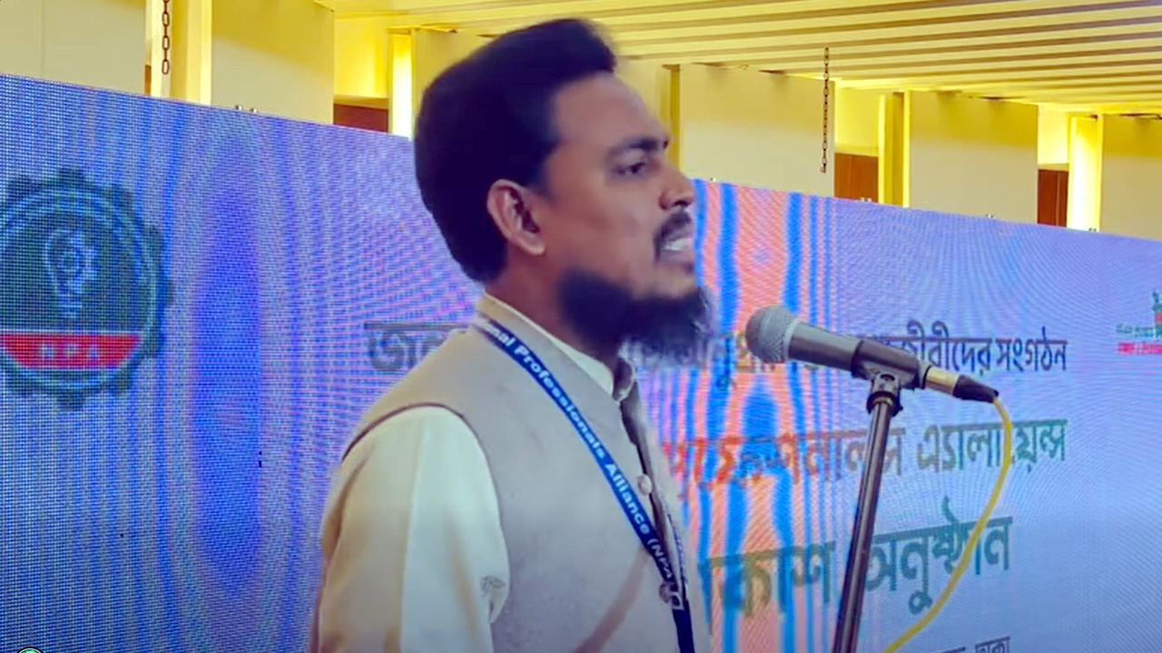 শেখ হাসিনার দেশে ফেরা তার ব্যক্তিগত সিদ্ধান্ত হতে পারে না : আখতার