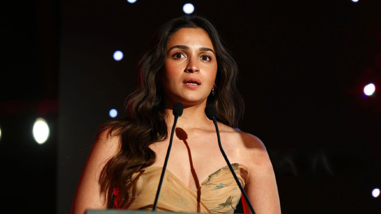 সৌদি আরবে বিশেষ সম্মাননা পেলেন আলিয়া ভাট