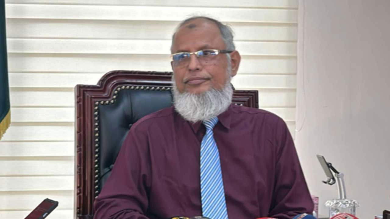 পদে থেকে কোনো উপদেষ্টা নির্বাচনে অংশ নিতে পারবেন না : ইসি আনোয়ারুল