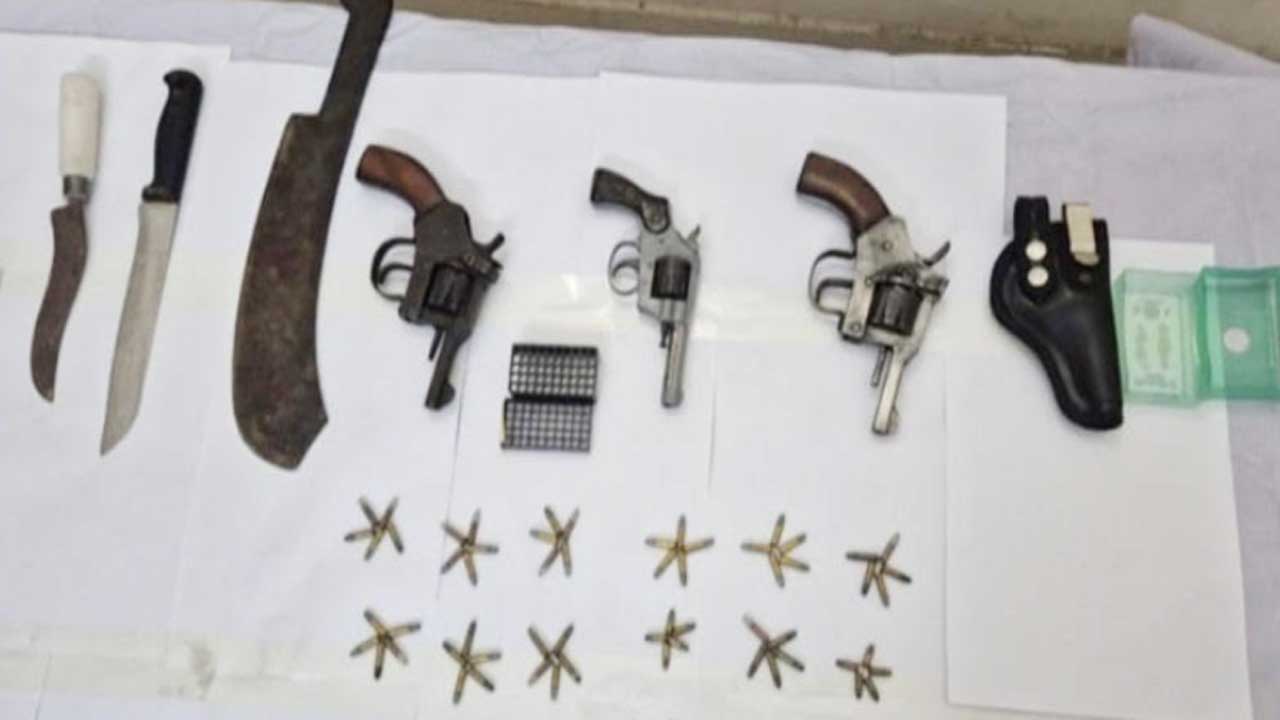 পল্লবীতে পরিত্যক্ত অবস্থায় তিনটি রিভলভার ও ৭৩ রাউন্ড গুলি উদ্ধার