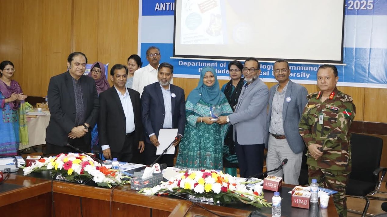 ১০-১৫ বছরের মধ্যে অকার্যকর হতে পারে অ্যান্টিবায়োটিক, বাড়ছে মৃত্যুঝুঁকি!