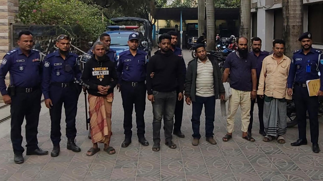 স্বামীকে সরাতে প্রেমিককে নিয়ে খুনের পরিকল্পনা সাজান স্ত্রী