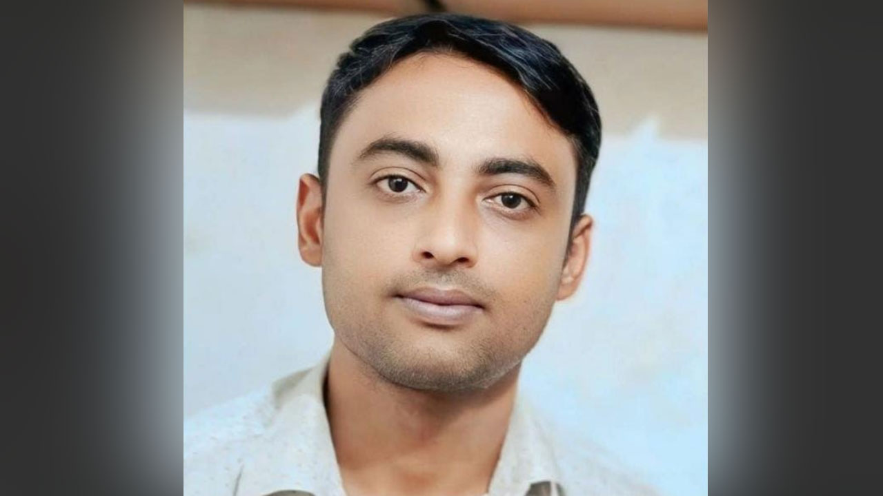 ক্রিকেট টুর্নামেন্টে দাওয়াত না পেয়ে খেলনা পিস্তল প্রদর্শন, যুবক আটক