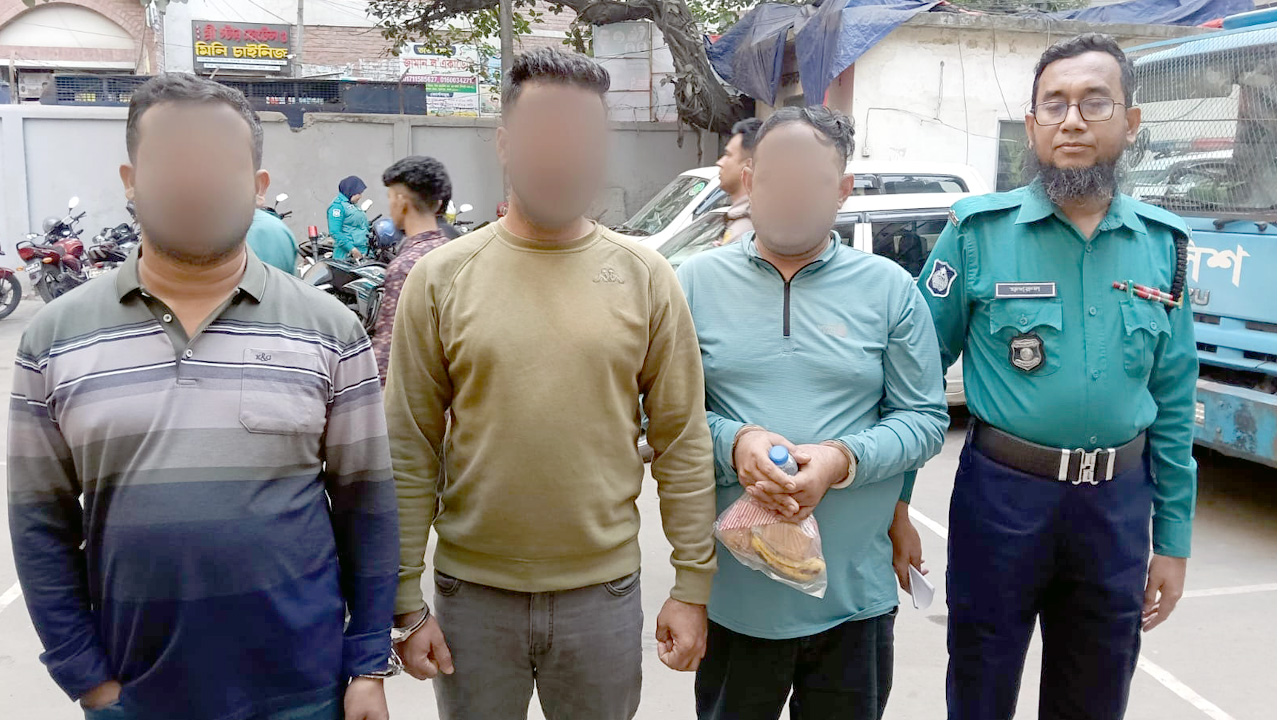 দুটি চোরাই মোটরসাইকেলসহ চক্রের ৩ সদস্য গ্রেপ্তার