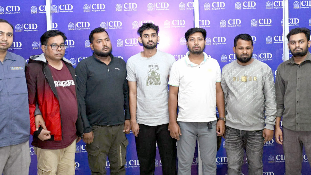 বনানীতে স্পা সেন্টারের আড়ালে মানবপাচার : অপ্রাপ্তবয়স্কসহ ১২ নারী উদ্ধার