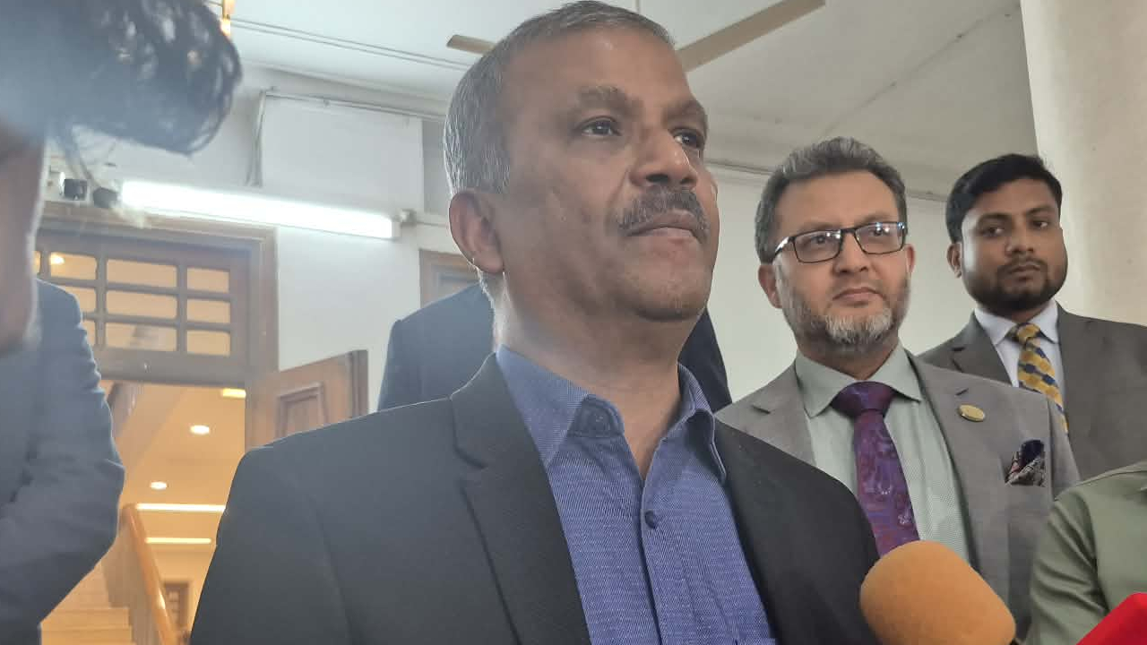 সন্ত্রাসীদের জামিনের বিষয়ে প্রধান বিচারপতির কাছে উদ্বেগ আইন উপদেষ্টার