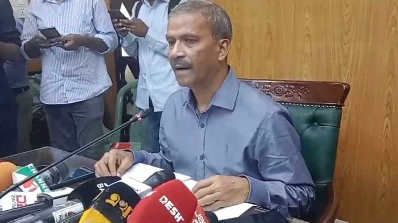 তারেক রহমানের দেশে আসতে আইনগত কোনো বাধা নেই : আসিফ নজরুল