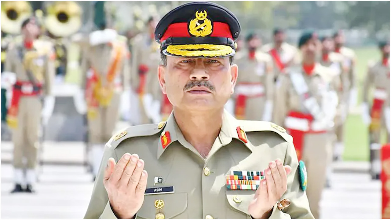 পাকিস্তানের পারমাণবিক বোতামের নিয়ন্ত্রণ এখন অসীম মুনিরের হাতে