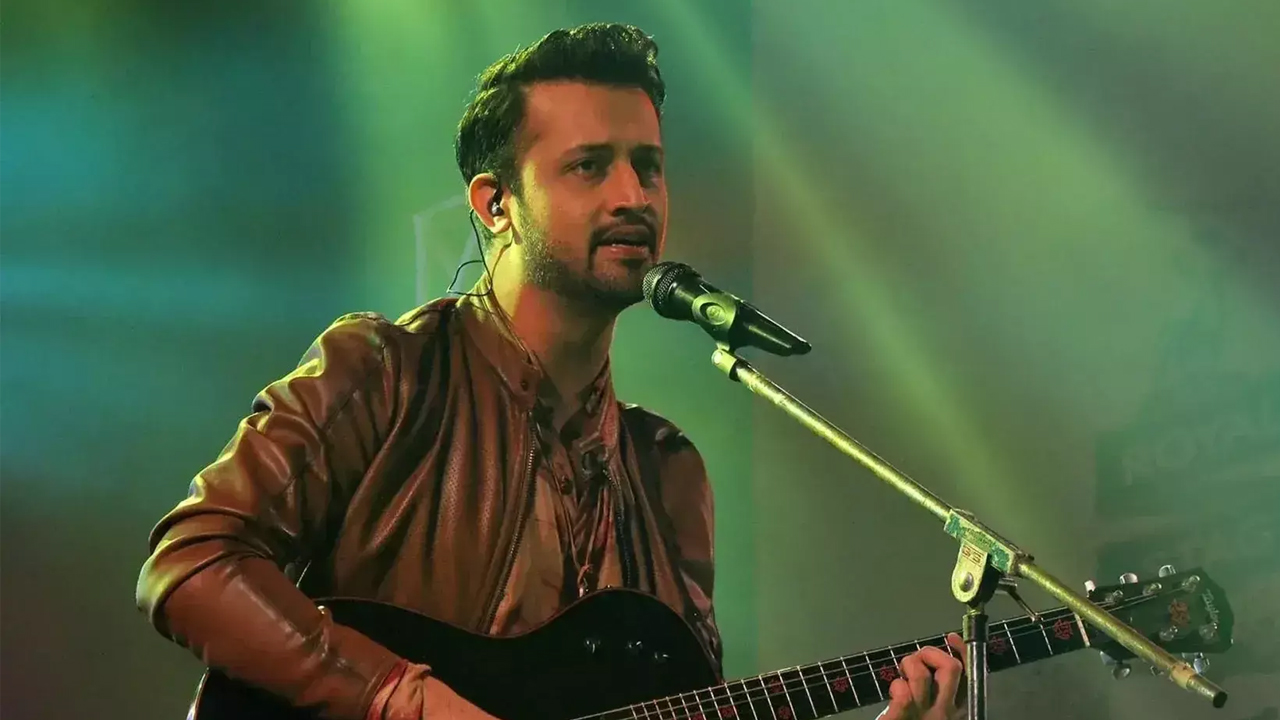 বাংলাদেশি ভক্তদের কাছে দুঃখ প্রকাশ আতিফ আসলামের